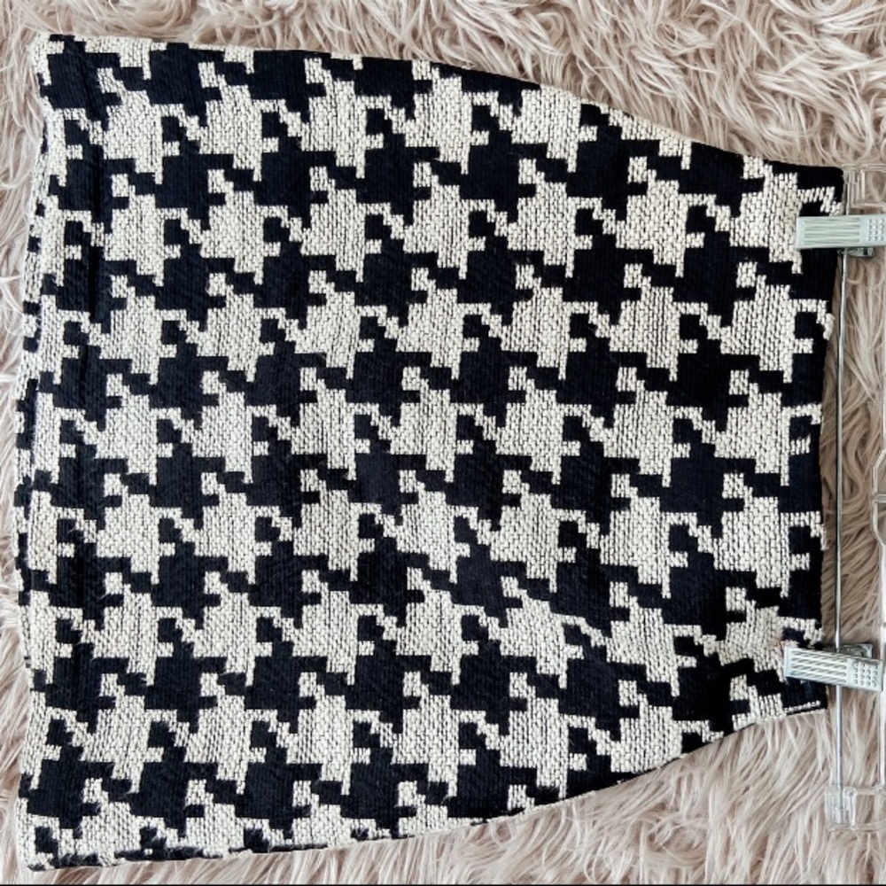 HM black and white skirt.